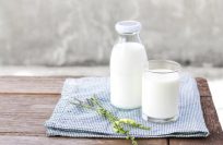 Viêm họng nên uống sữa và ăn sữa chua không, uống được sữa đậu nành không?